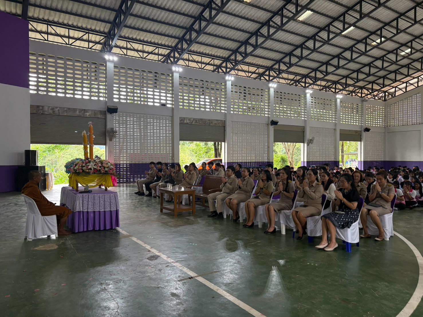 โรงเรียนบ่อเกลือได้จัดกิจกรรม "ถวายเทียนพรรษา ประจำปีการศึกษา 2569"