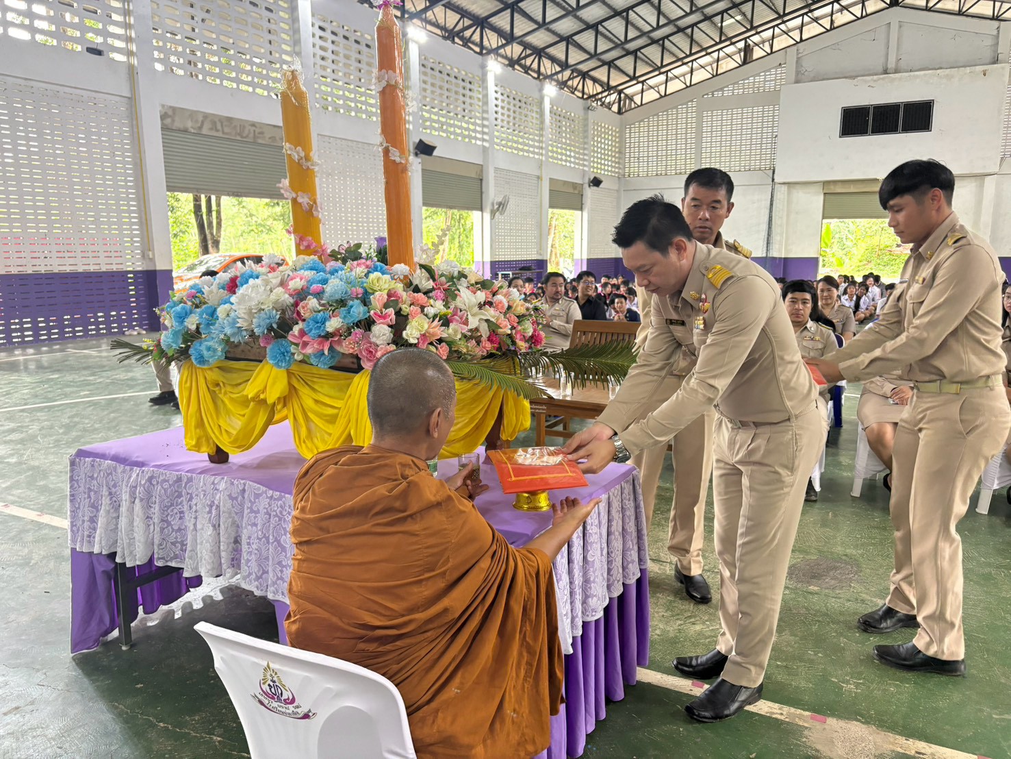 โรงเรียนบ่อเกลือได้จัดกิจกรรม "ถวายเทียนพรรษา ประจำปีการศึกษา 2569"